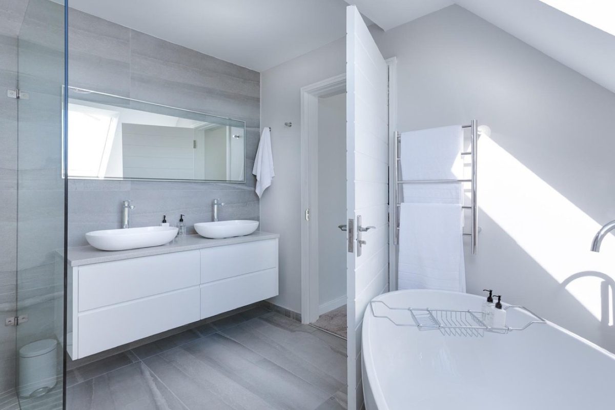 Aménager une petite salle de bains : astuces et idées