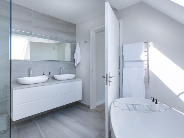 Aménager une petite salle de bains : astuces et idées