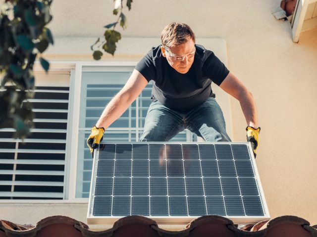 Pourquoi envisager l&rsquo;installation de panneaux solaires chez soi ?